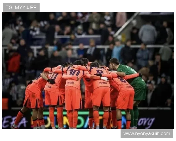 巴萨欧冠经验不足问题显露，当前阶段对淘汰赛稳定性形成制约。