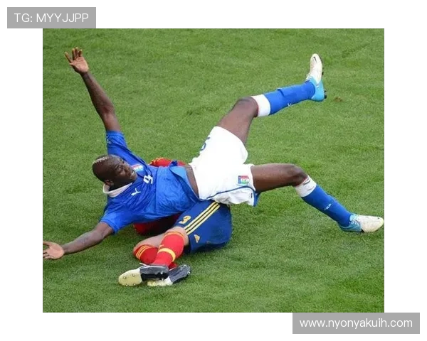 巴洛特利这身鞋子比我一月工资还贵，这生活到底…